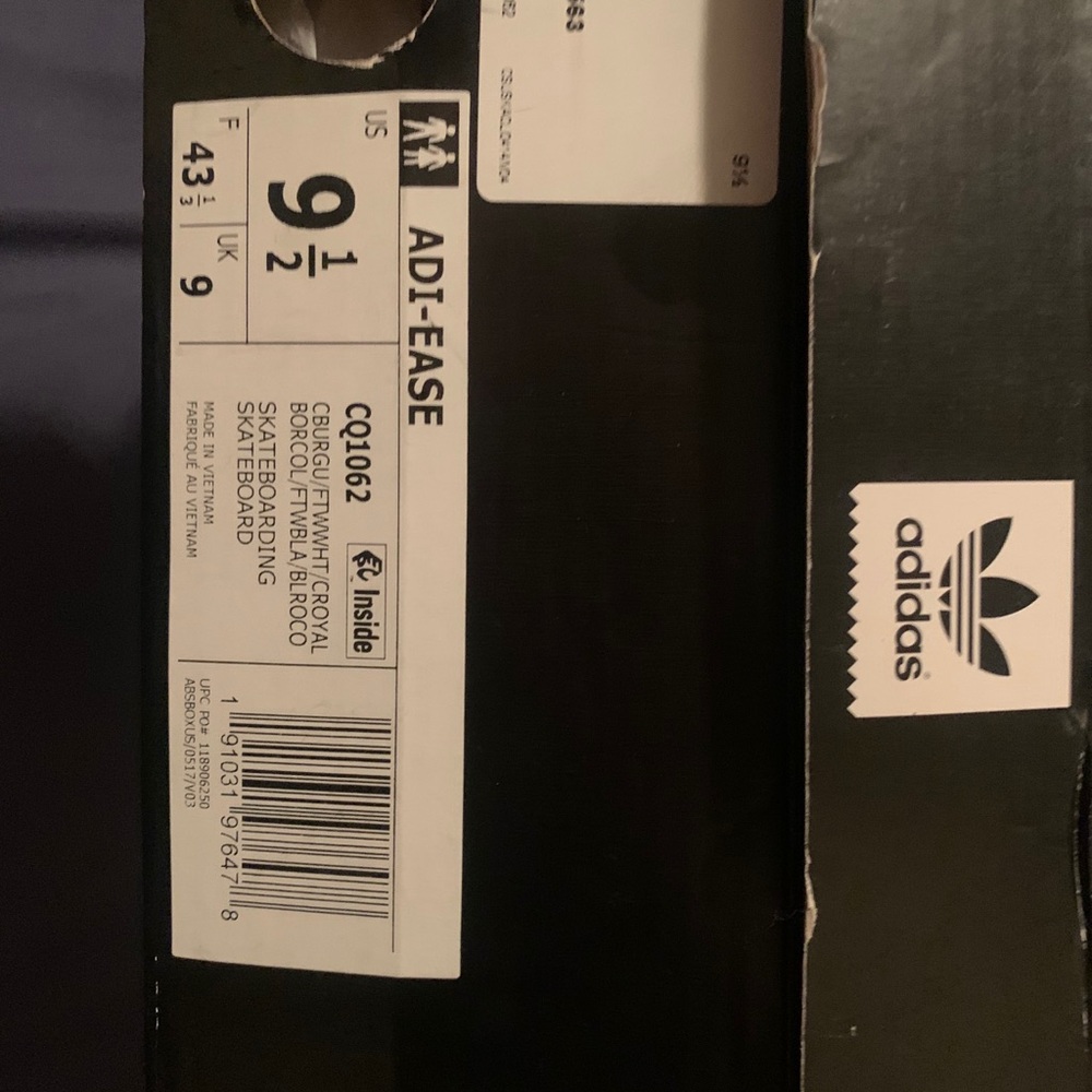 Men 9 1/2 adidas